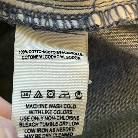 We The free Women’s Distressed Cutoff Shorts - Picture 4 of 6